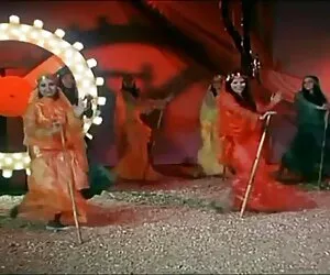નિક્કી બેન્ઝ તેના પાર્ટનર દ્વારા ઘણી જુદી ઇંગ્લીશ સેકસી વીડિયો જુદી સ્થિતિઓમાં સખત રીતે ચડાવે છે