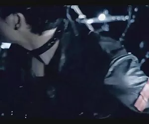 યુવાન શ્યામા hottie sucks અને સનીલીયોન ના સેકસી વીડિયો સવારી લટકાવી સ્ટડ